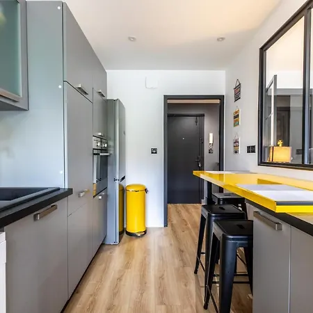 F3 Neuf Et Equipe Avec Balcon 